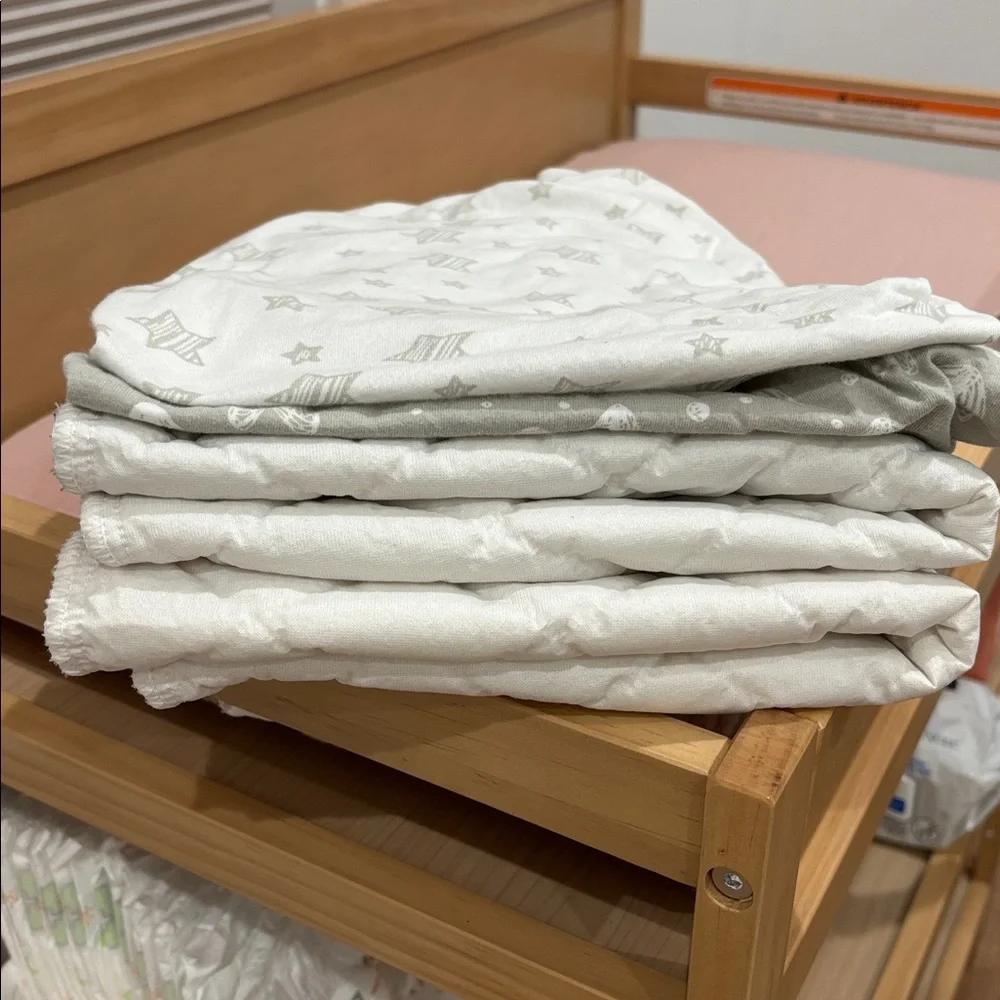 2 Mattress Protectors and 2 Sets of Sheets for Graco Pack ‘n-Play (Price Firm) - Picture 2 of 6